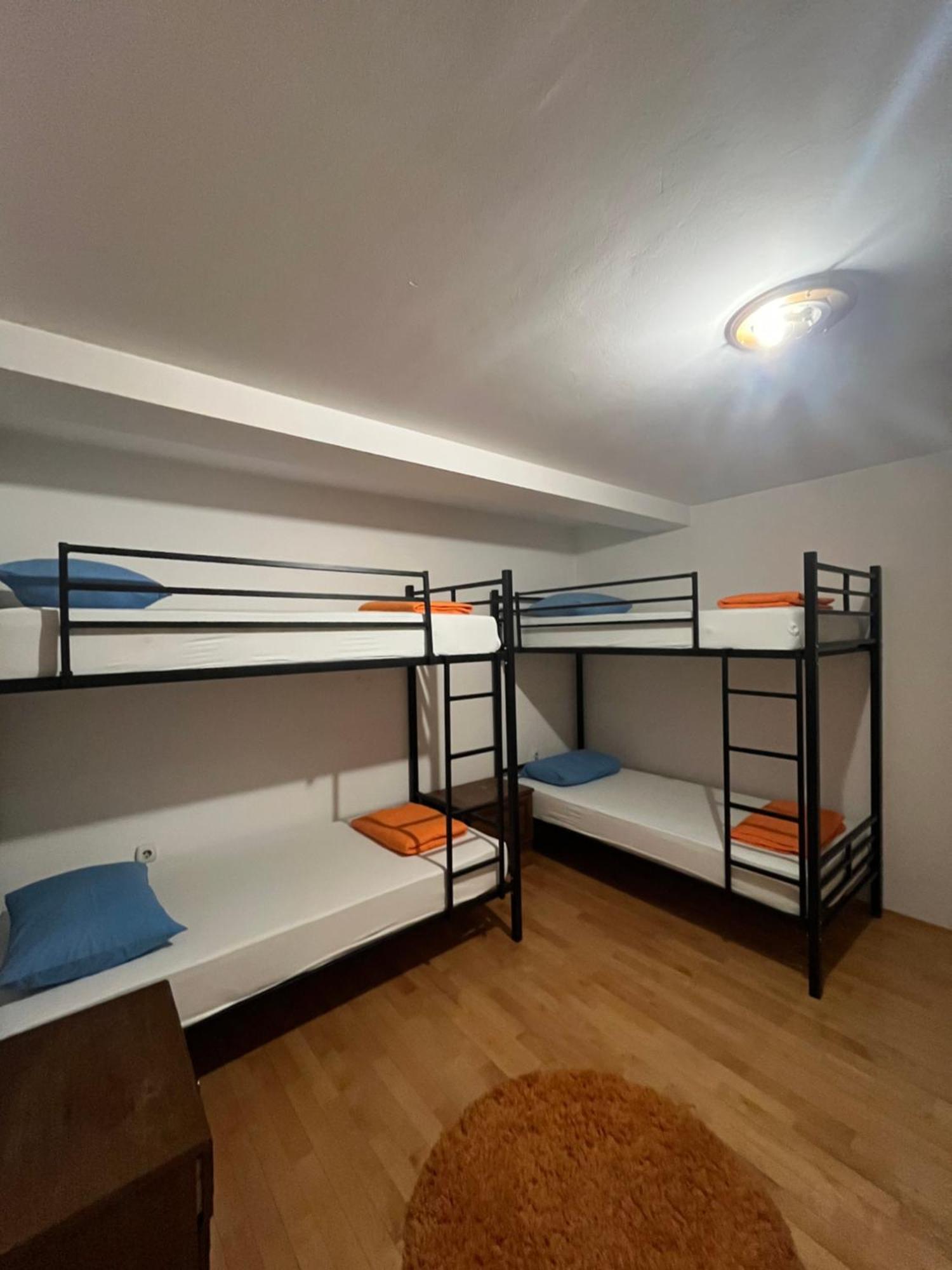 Blue Orange Hostel Skopje Buitenkant foto